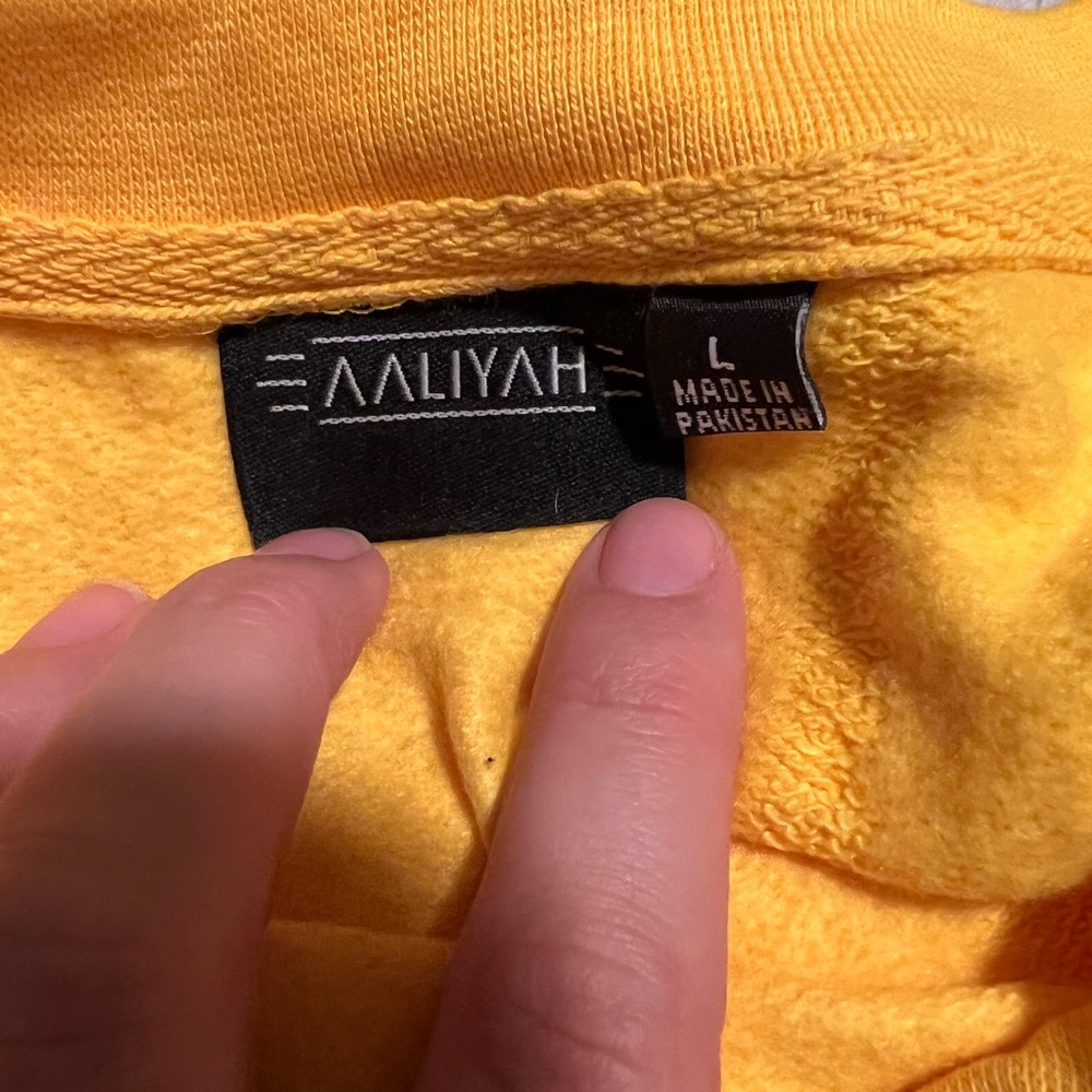 Aaliyah Yellow Crop Sweatshirt Top Size Large - Picture 5 of 5